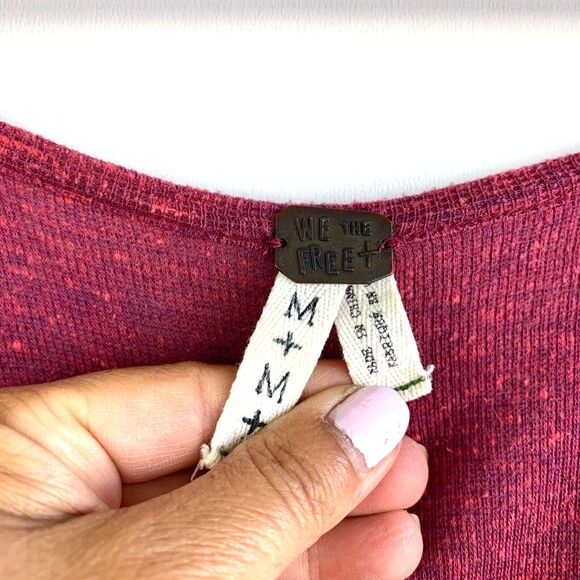 We The Free People Oversized Waffle Knit Top Size Medium Red Asymmetrical Hem - Picture 10 of 10